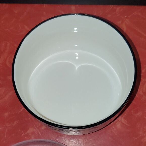 Signature Housewares Storage Bowl with Lid 20 oz. - Picture 4 of 5